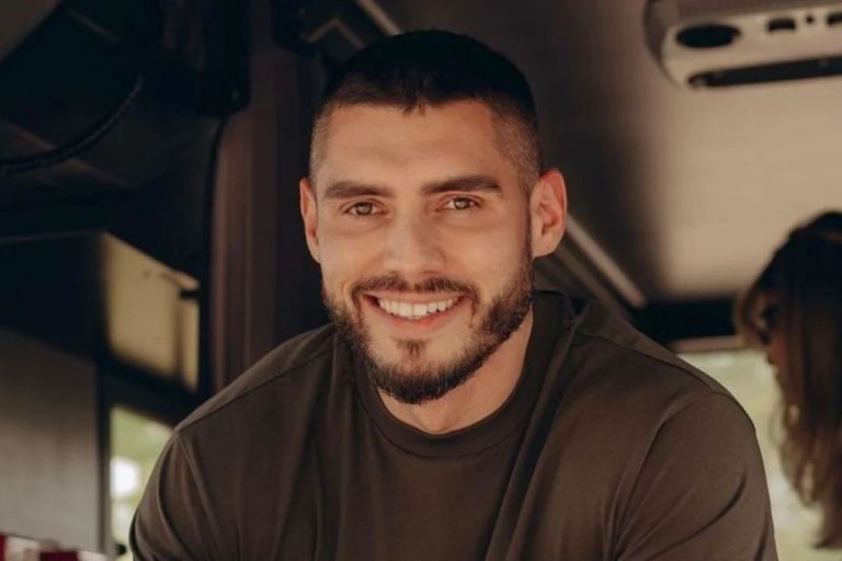 Микита Добринін: телеведучий, який підкорив ефіри та серця