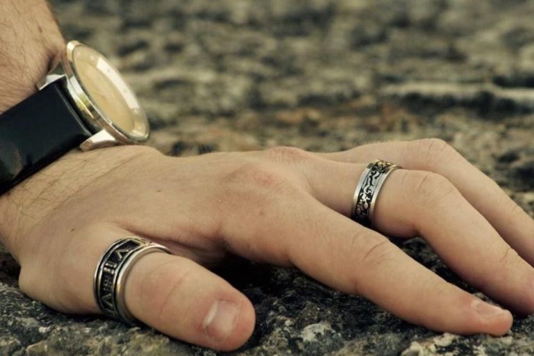 На якому пальці носять кільця: традиції, символіка та модні секрети