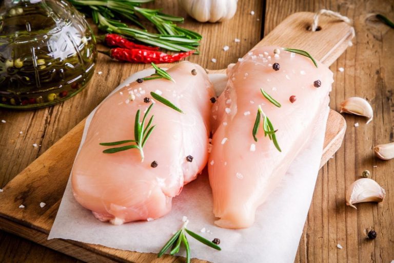 Скільки варити курячу грудку: точний час, секрети соковитості та безпеки