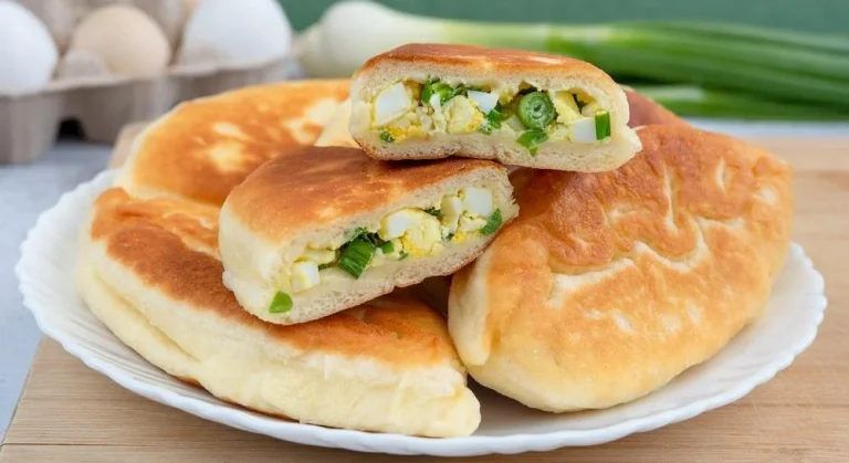 Пиріжки з яйцем і цибулею: ароматна класика домашньої кухні