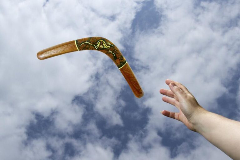 Закон бумеранга: як все повертається і чому це працює