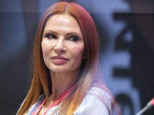 Евеліна Бльоданс: біографія, кар’єра та особисте життя зірки «Маски-шоу»